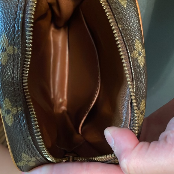 LV cross body bag - Picture 4 of 4